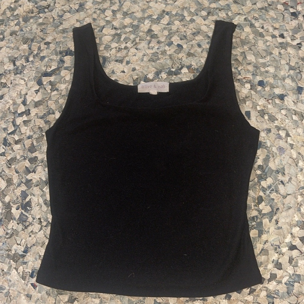 Black basic tank top